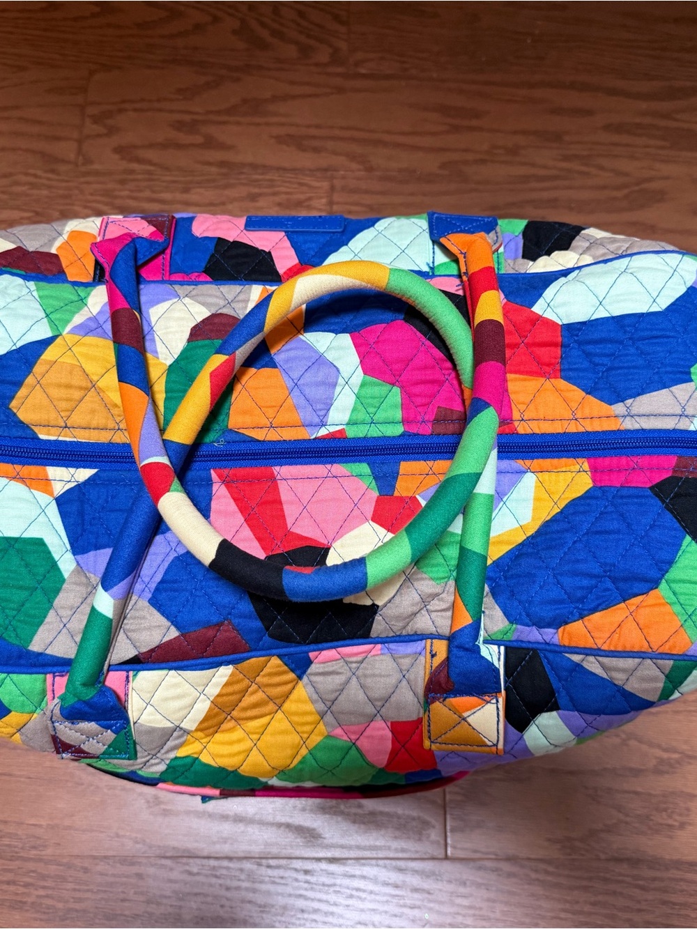 Vera Bradley “POP ART” Large Duffel- Retired and Highly Sought After Print - Picture 3 of 7